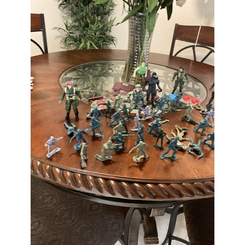 Mixed lot vintage plastic Army men Lot MPC Lot Soldiers
